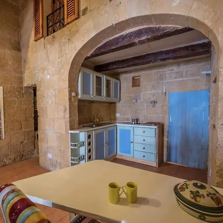 Pa- Pandora's Loft Valletta